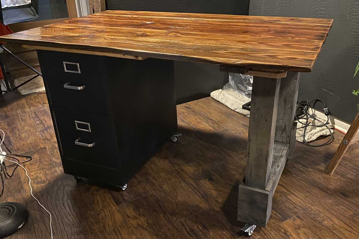 yoyutube studio desk